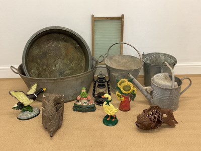 Lot 752 - A quantity of metalware items, including...