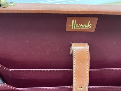 Lot 68 - A collectors' lot of vintage luggage and other...