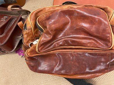 Lot 68 - A collectors' lot of vintage luggage and other...