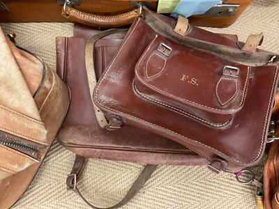Lot 68 - A collectors' lot of vintage luggage and other...