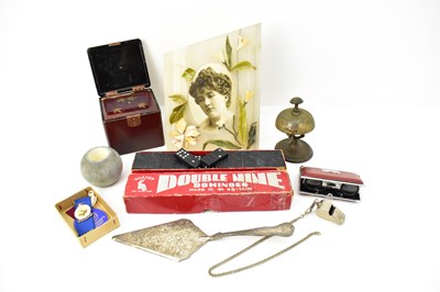 Lot 368 - Mixed collectibles including a floral...