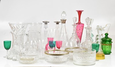 Lot 602 - A collection of assorted glassware including a...