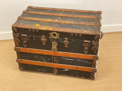 Lot 850 - A P & S large travel trunk, 57 x 82 x 50 cm