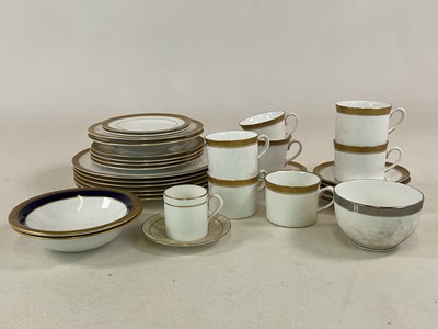 Lot 279 - ROYAL WORCESTER; a quantity of 'Davenham'...