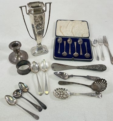 Lot 537 - A group of small silver including a cased set...