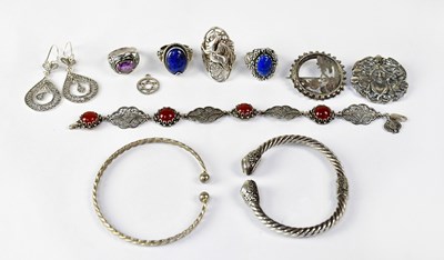 Lot 944 - A group of silver and white metal jewellery,...