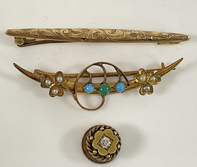 Lot 630 - A 9ct yellow gold turquoise & pearl bar brooch...