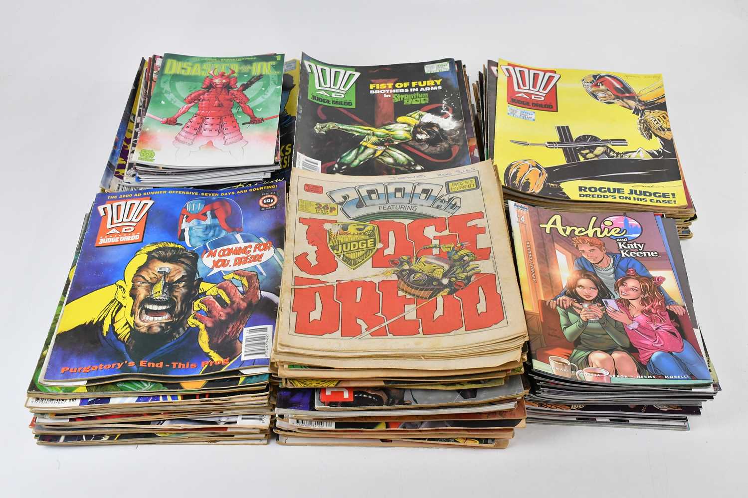 Lot 725 - 2000 AD; a large collection of Judge Dredd...