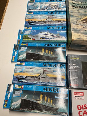 Lot 197 - REVELL; seventeen model kits of various ships,...