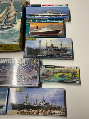 Lot 197 - REVELL; seventeen model kits of various ships,...
