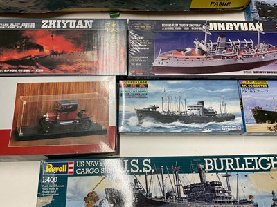 Lot 197 - REVELL; seventeen model kits of various ships,...