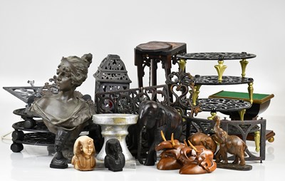 Lot 277 - A large collection of decorative items...