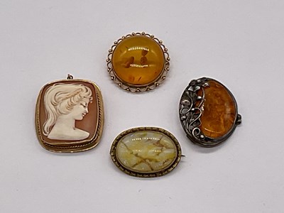 Lot 636 - A 9ct yellow gold framed cameo brooch of...