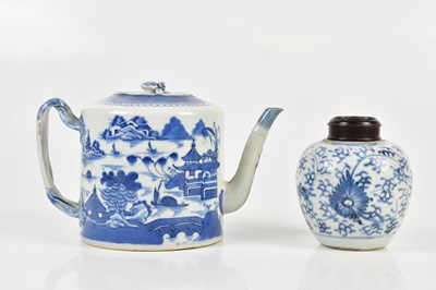 Lot 1085 - A circa 1800 Chinese blue and white export...