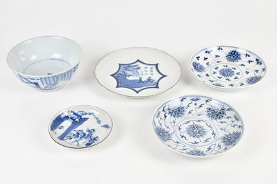 Lot 1095 - A collection of Chinese blue and white...